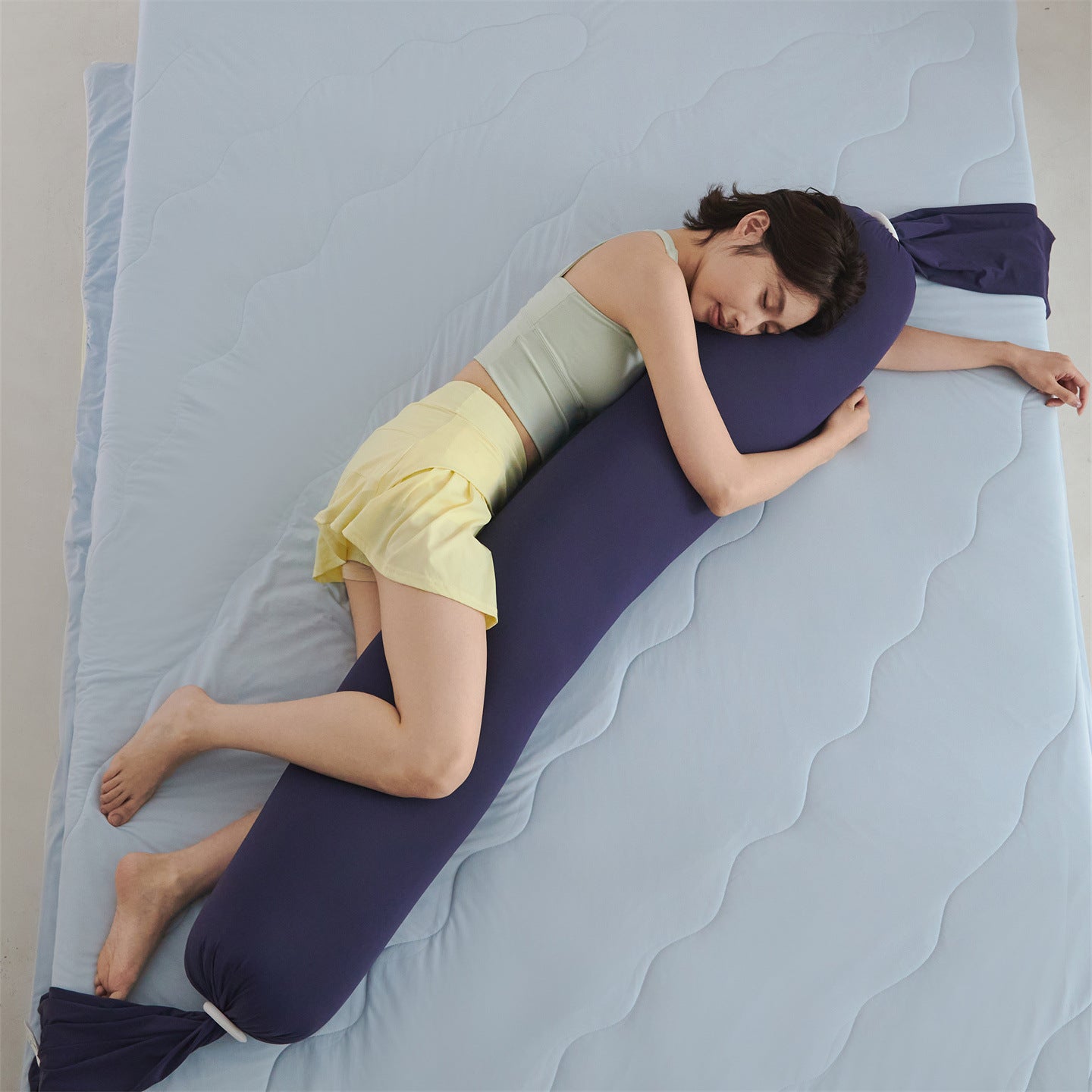 Discover the Comfort of Our Multi-functional Skin-friendly Side-sleeping Maternity Pillow